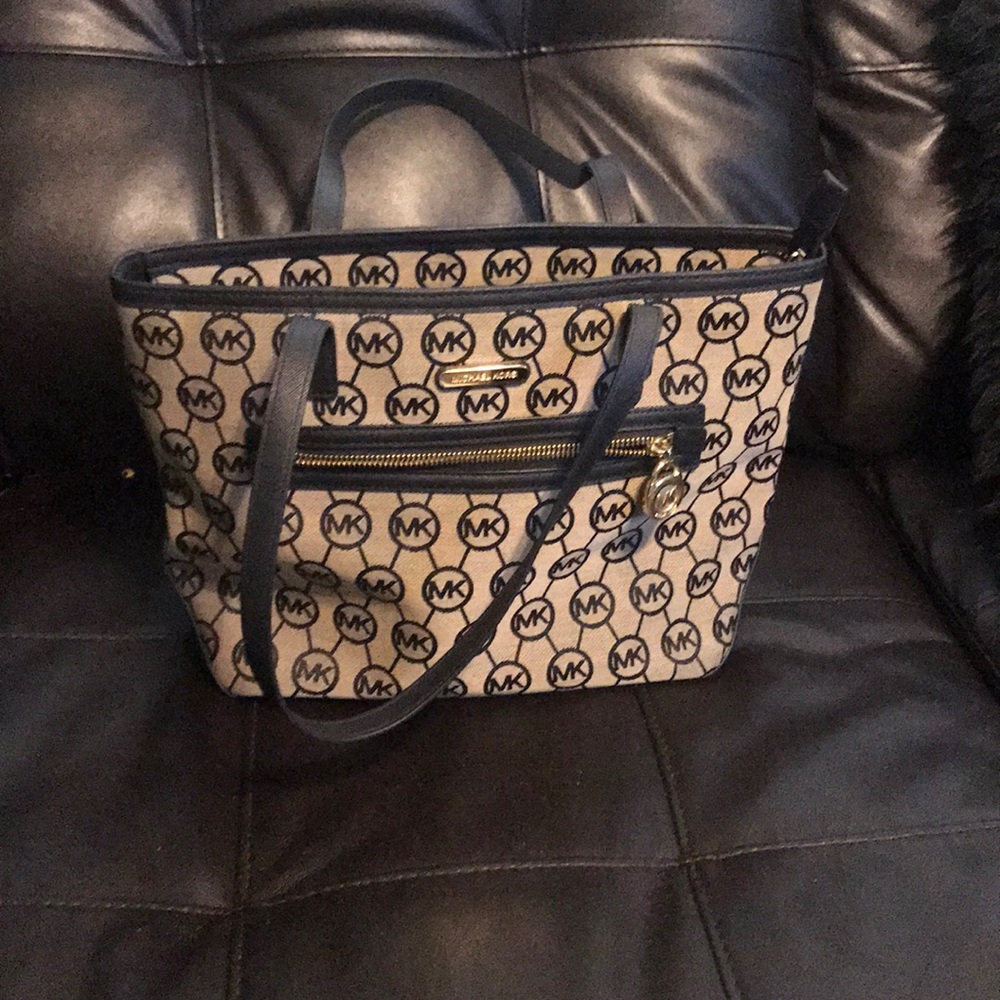 Great used Michael Kors Tote